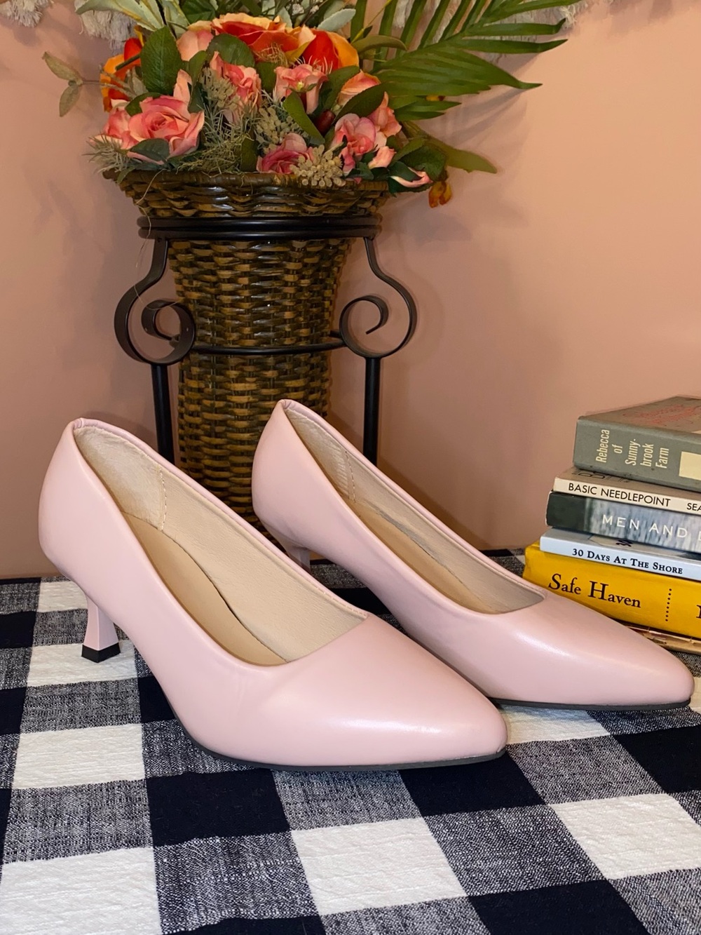 Unbranded Kitten Heel Pointed Toe Pump Vegan Leather Size 6-1/2M (37) Soft Pink